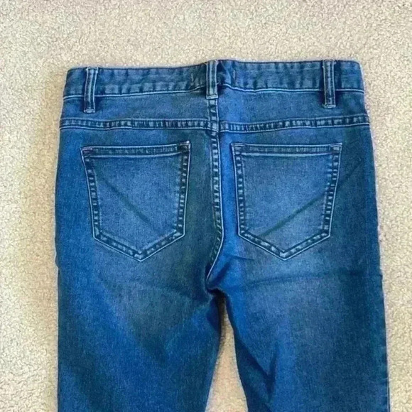 ⭐️ Free people distressed knee blue jeans in size 26 - Picture 4 of 6